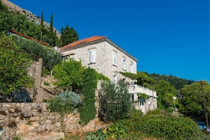 Fachada de la propiedad