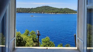 Standard Apartment, 2 Bedrooms, Terrace, Sea View | Pemandangan dari bilik