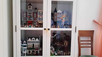 Comfort-lejlighed - 1 soveværelse - terrasse - havudsigt | Opholdsområde | 20-tommers fladskærms-tv med kabelkanaler, tv