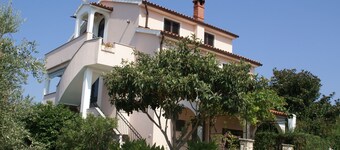 Apartment in Banjole with Shared Pool