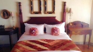 Family Cottage, 4 Bedrooms | 4 bedrooms, in-room safe, desk