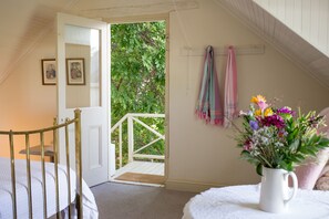 Double/Twin Room with Mountain View | In-room safe, free WiFi - Prince Albert Country Stay (Prince Albert)