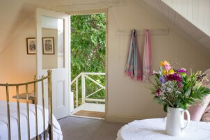 Double/Twin Room with Mountain View | Caja fuerte y wifi gratis