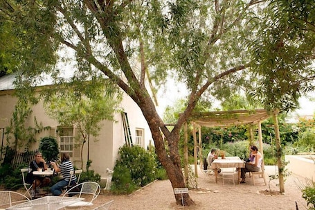 Breakfast served, international cuisine, alfresco dining