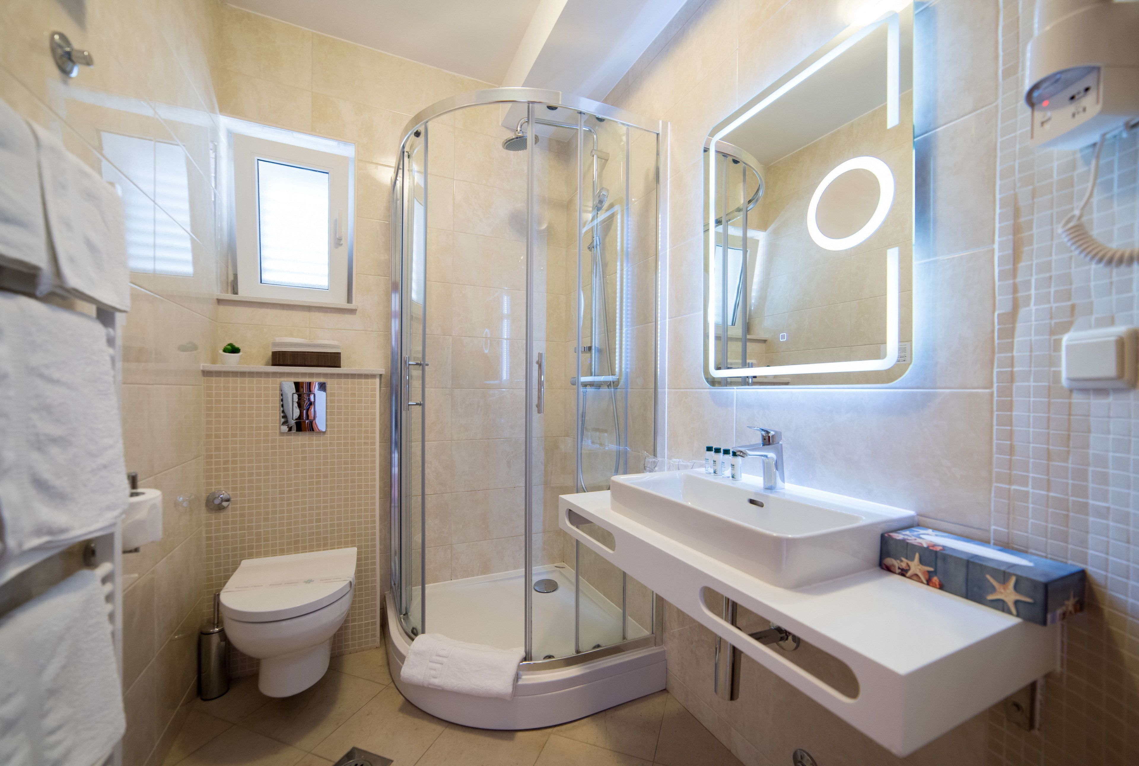 Doppelzimmer | Badezimmer | Dusche, Haartrockner, Handtücher