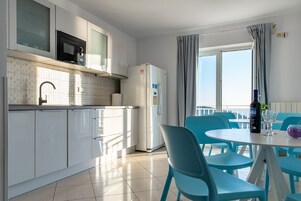 Double Room | Shared kitchen facilities | Stovetop, electric kettle, cookware/dishes/utensils
