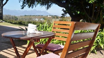 Appartement (Red Rose Double) | Landuitzicht vanuit accommodatie
