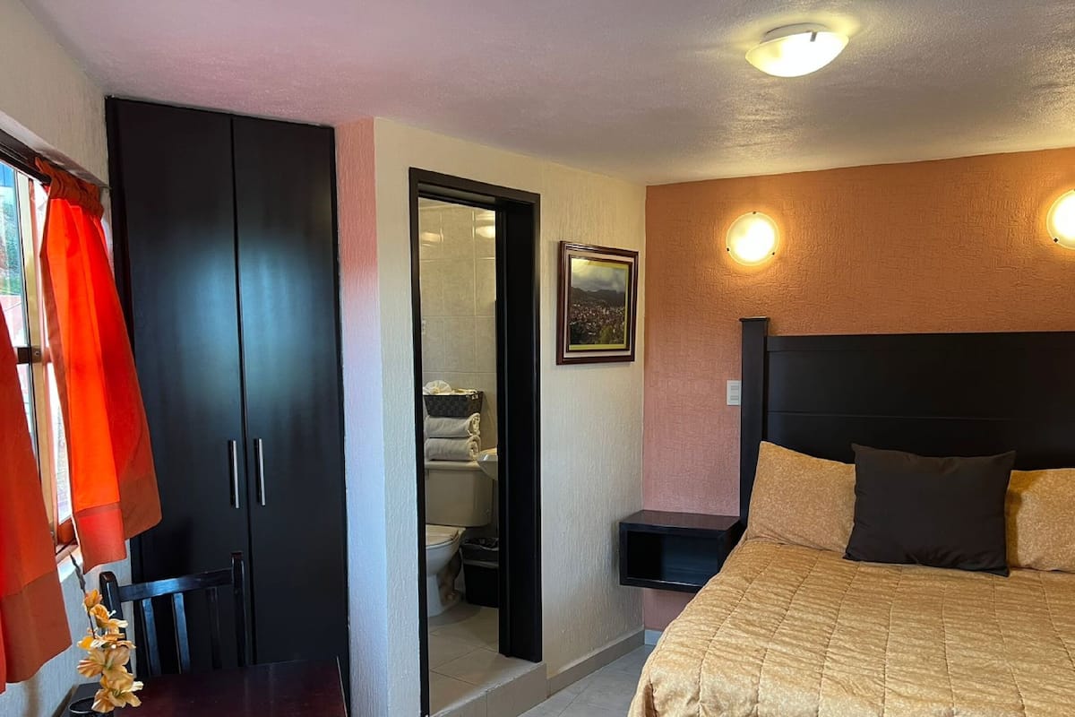 Standard Room, 1 Double Bed | Desk, iron/ironing board (on request), WiFi (free), bed sheets