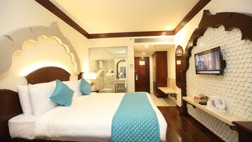 Standard Room, 1 Double Bed, Smoking | Premium bedding, minibar, in-room safe, individually decorated