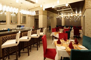 Frühstück, Mittagessen, Abendessen, internationale Küche 