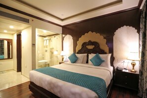 Quarto standard, 1 cama de casal, para fumantes | Roupas de cama premium, frigobar, cofres nos quartos