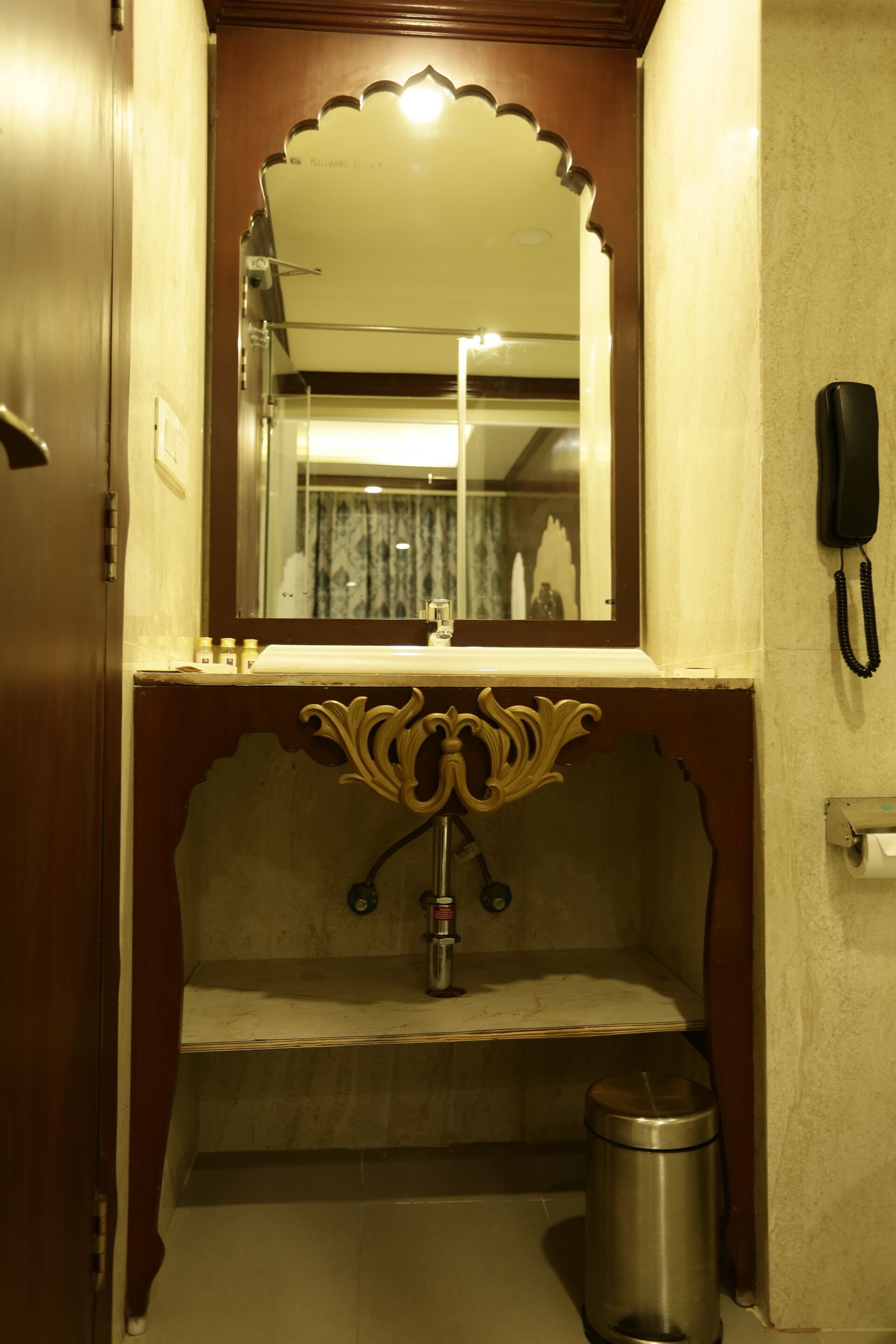 standard room, 1 double bed, smoking | bathroom | shower, free toiletries, dressing gowns, towels