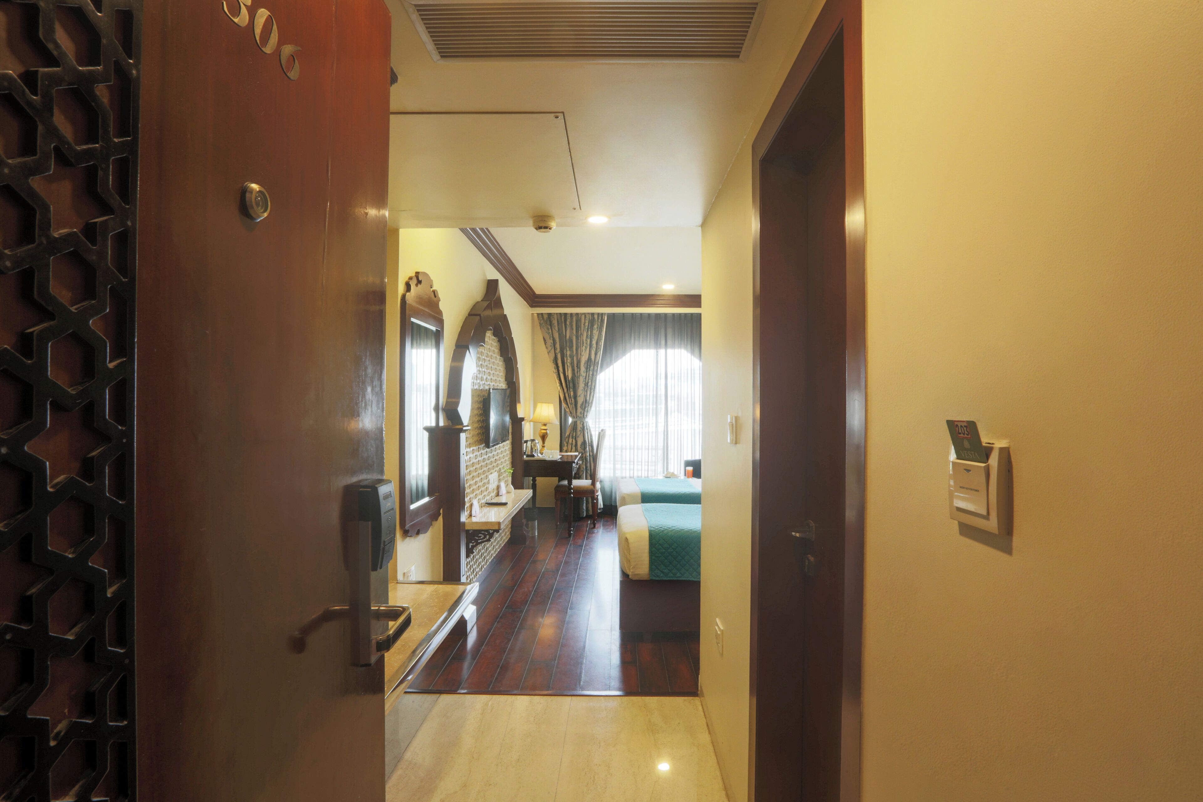 Royal Deluxe | Premium bedding, minibar, in-room safe, desk