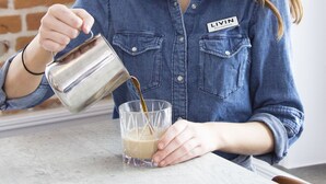 A person pouring a drink into a glass. - Livin Station (Örebro)