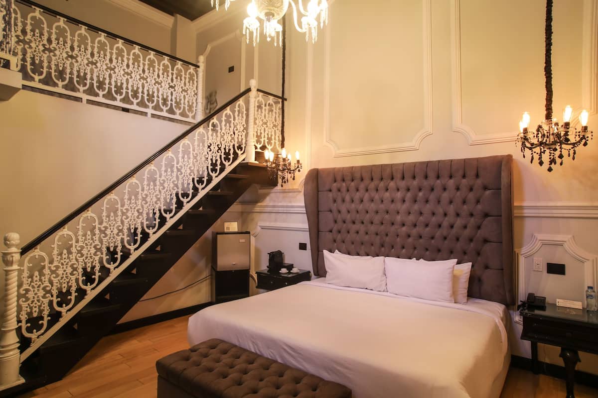 Minibar, in-room safe, iron/ironing board, free WiFi