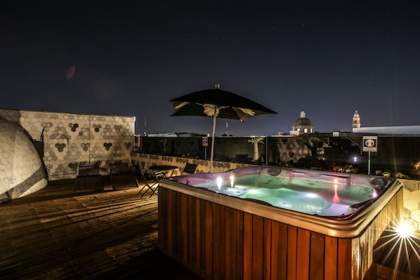 Bain à remous extérieur