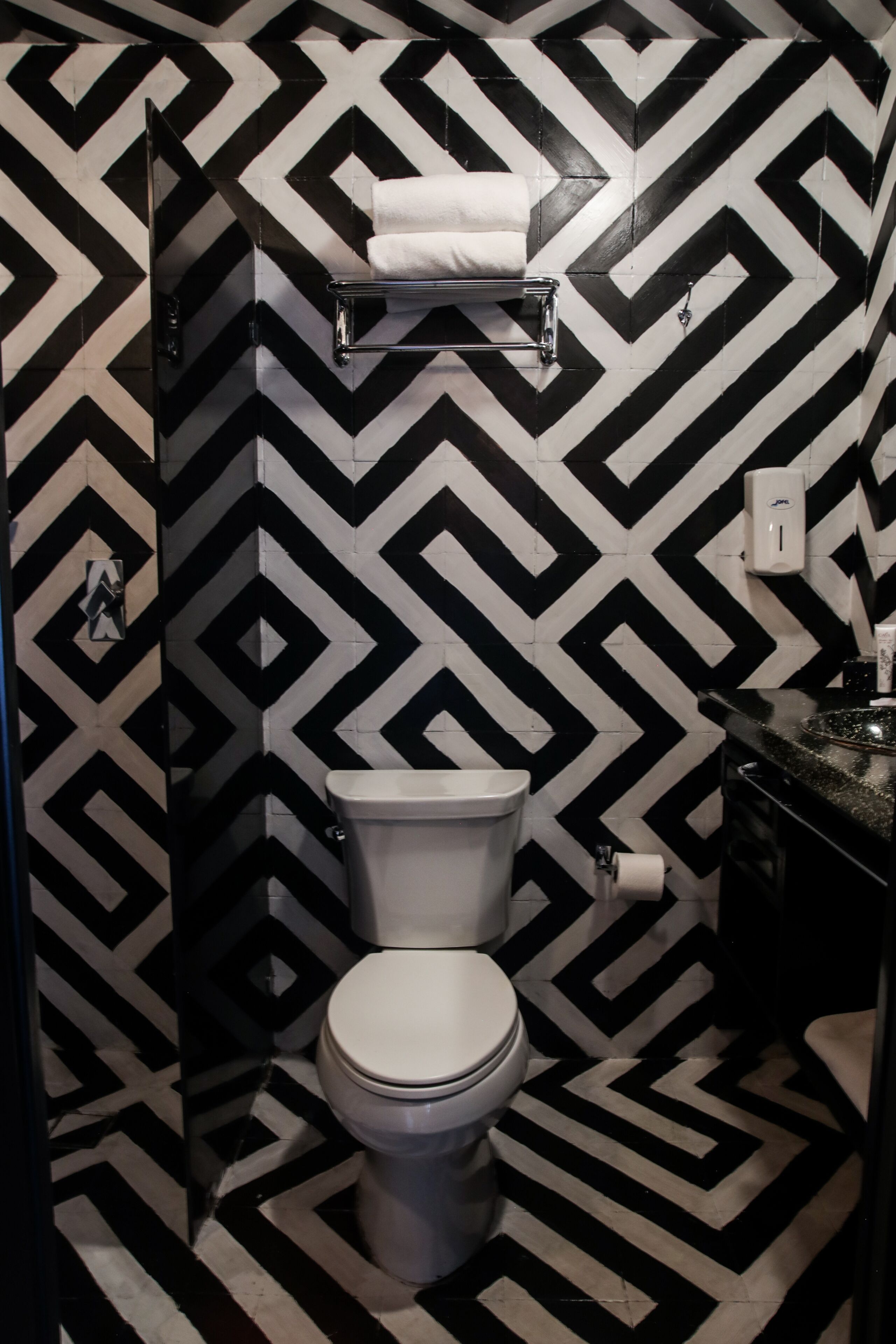 separate bathtub and shower, jetted bath, free toiletries, hair dryer