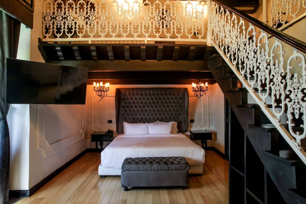 Minibar, in-room safe, iron/ironing board, free WiFi