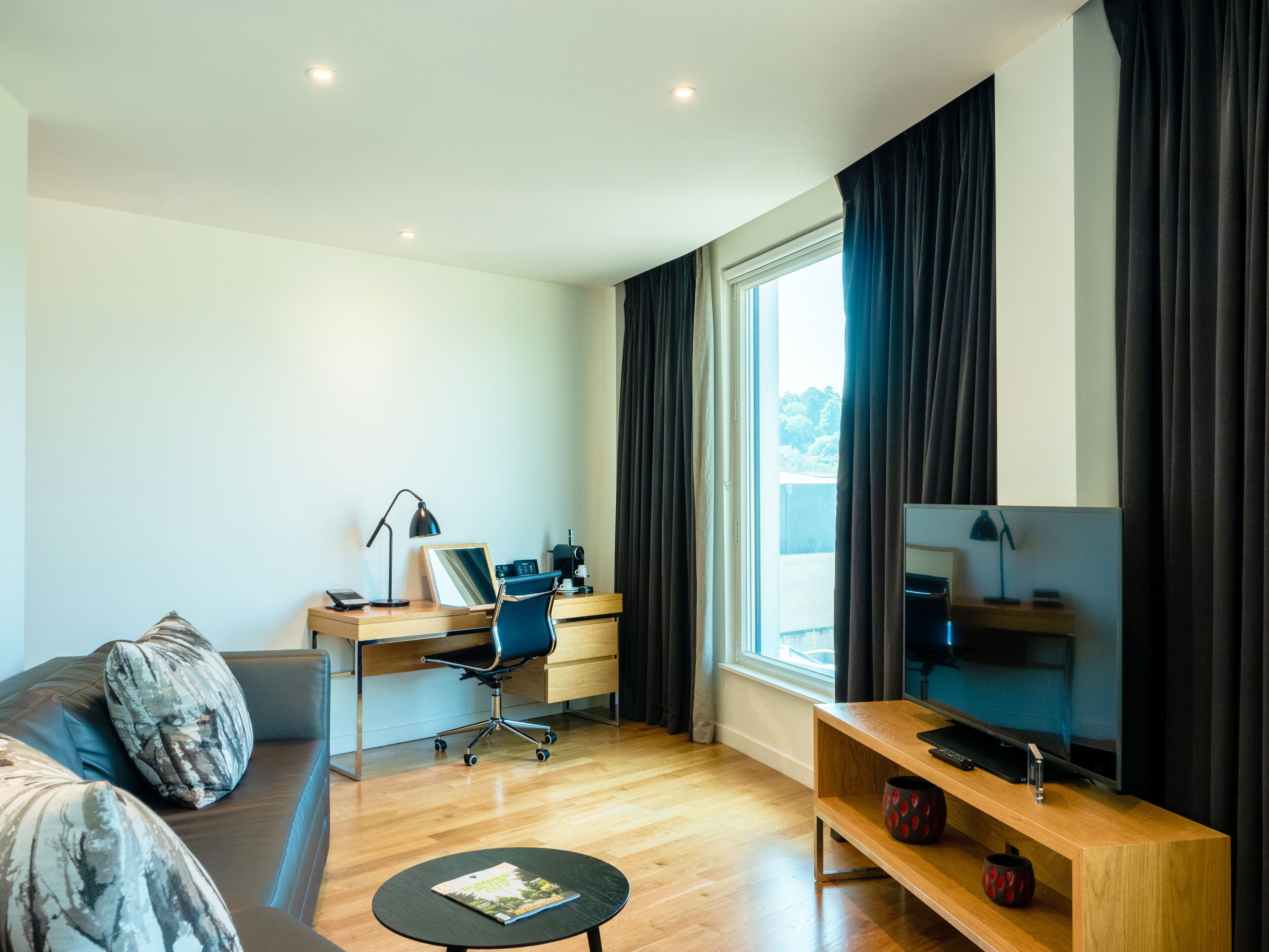 deluxe double room | 1 bedroom, hypo-allergenic bedding, in-room safe, desk