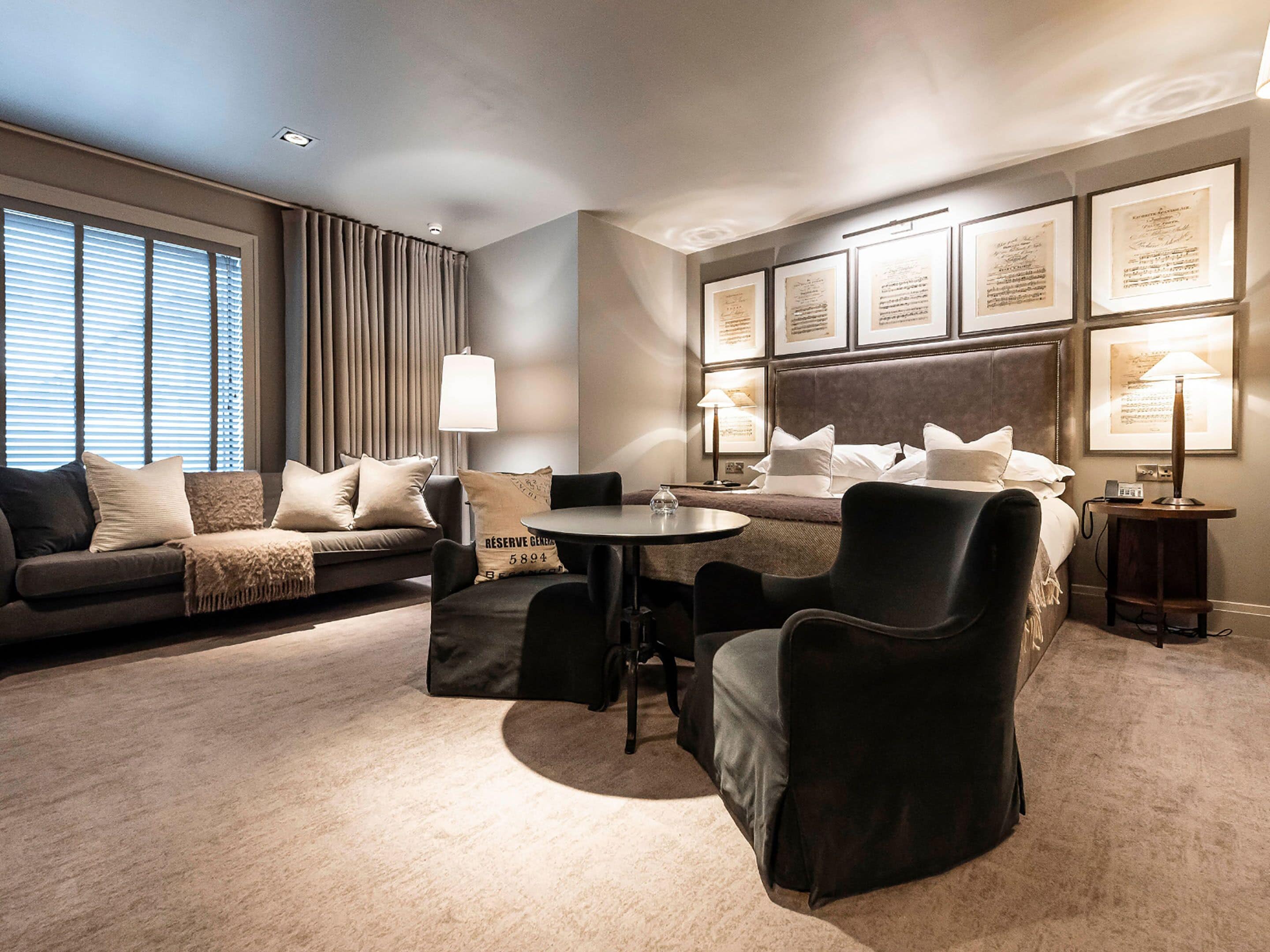 junior suite | hypo-allergenic bedding, in-room safe, individually decorated