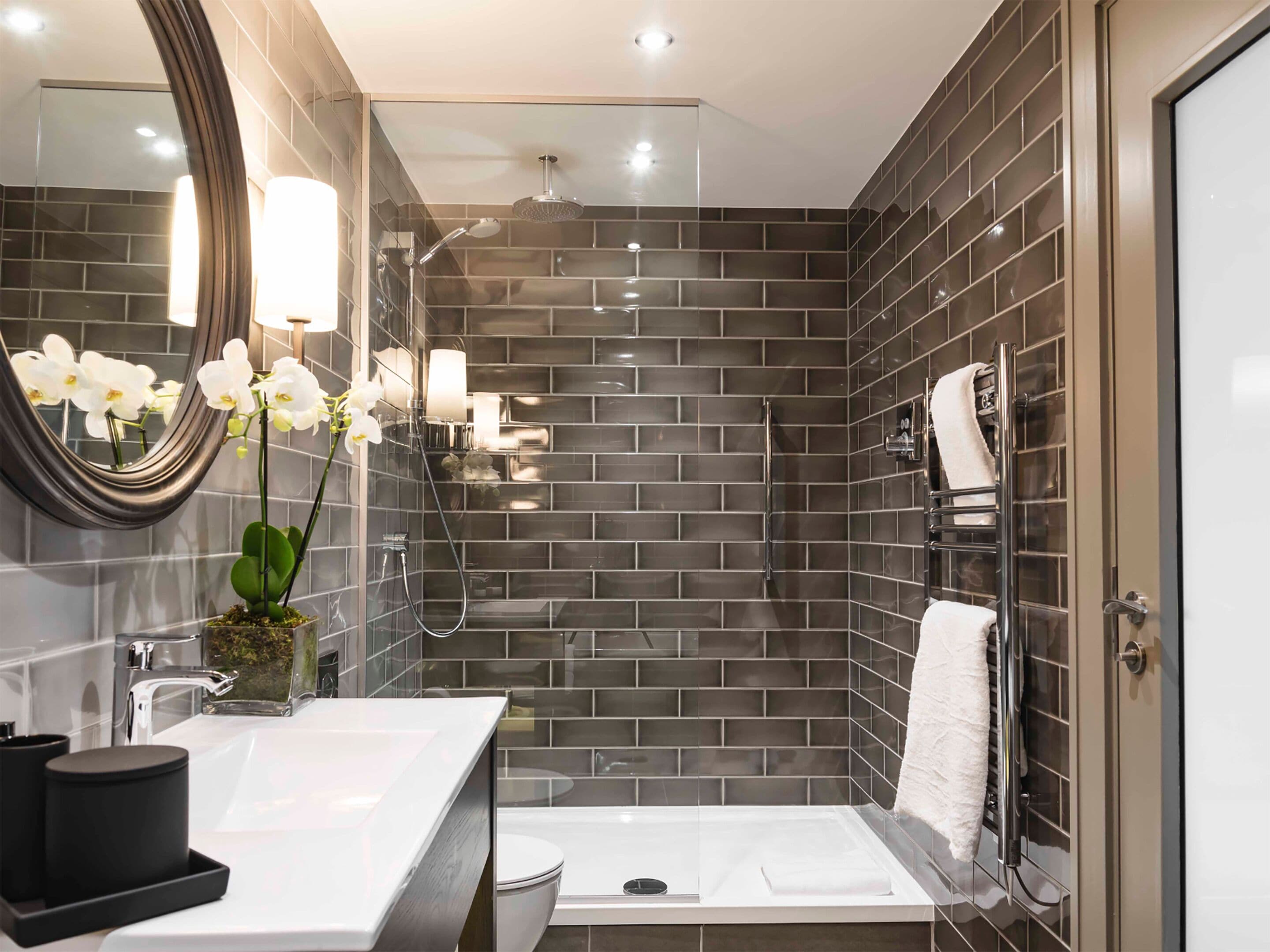 grand deluxe suite | bathroom | free toiletries, hair dryer, slippers, towels
