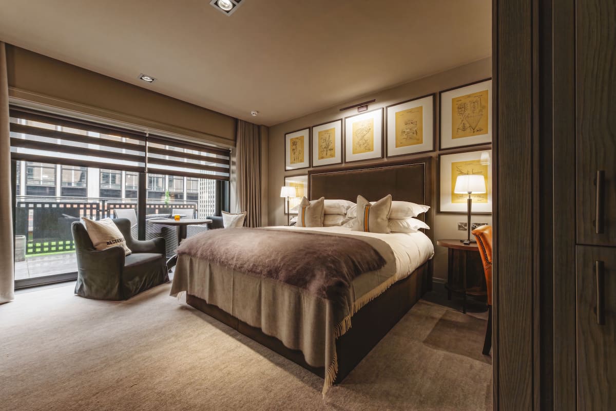 Room, 1 King Bed, Garden Area | 1 bedroom, hypo-allergenic bedding, in-room safe, individually decorated