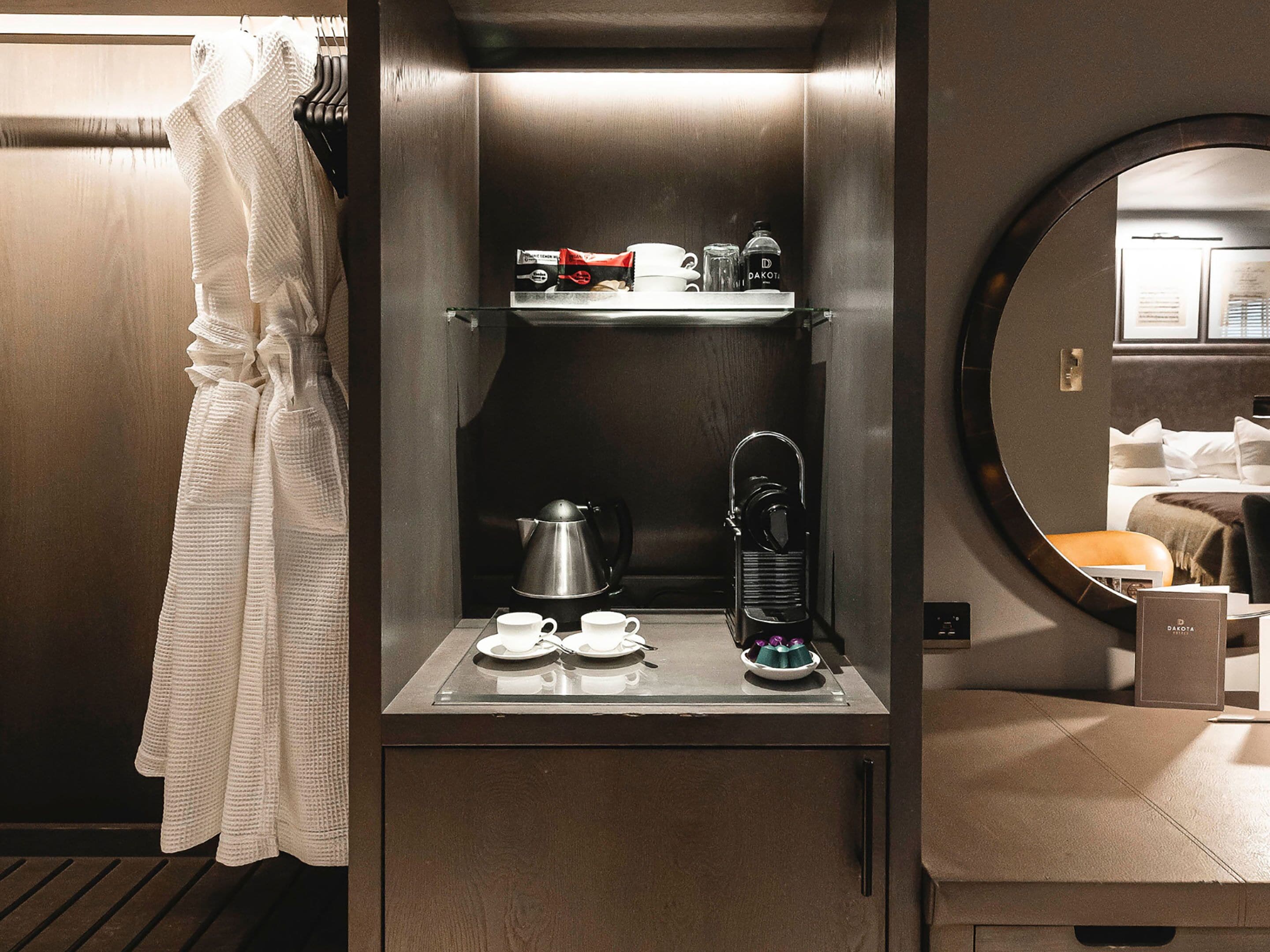 junior suite | living area | 49-inch flat-screen tv with satellite channels, tv