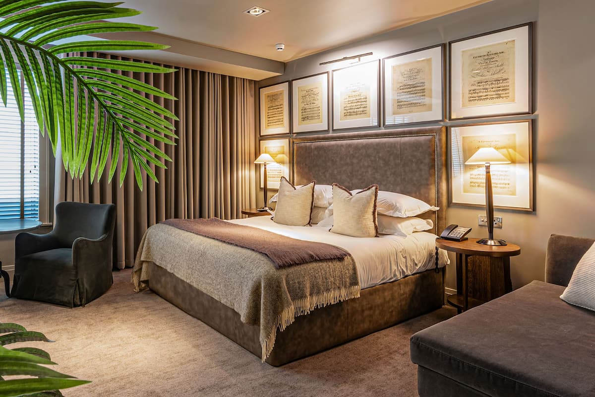 Junior Suite | 1 bedroom, hypo-allergenic bedding, in-room safe, individually decorated