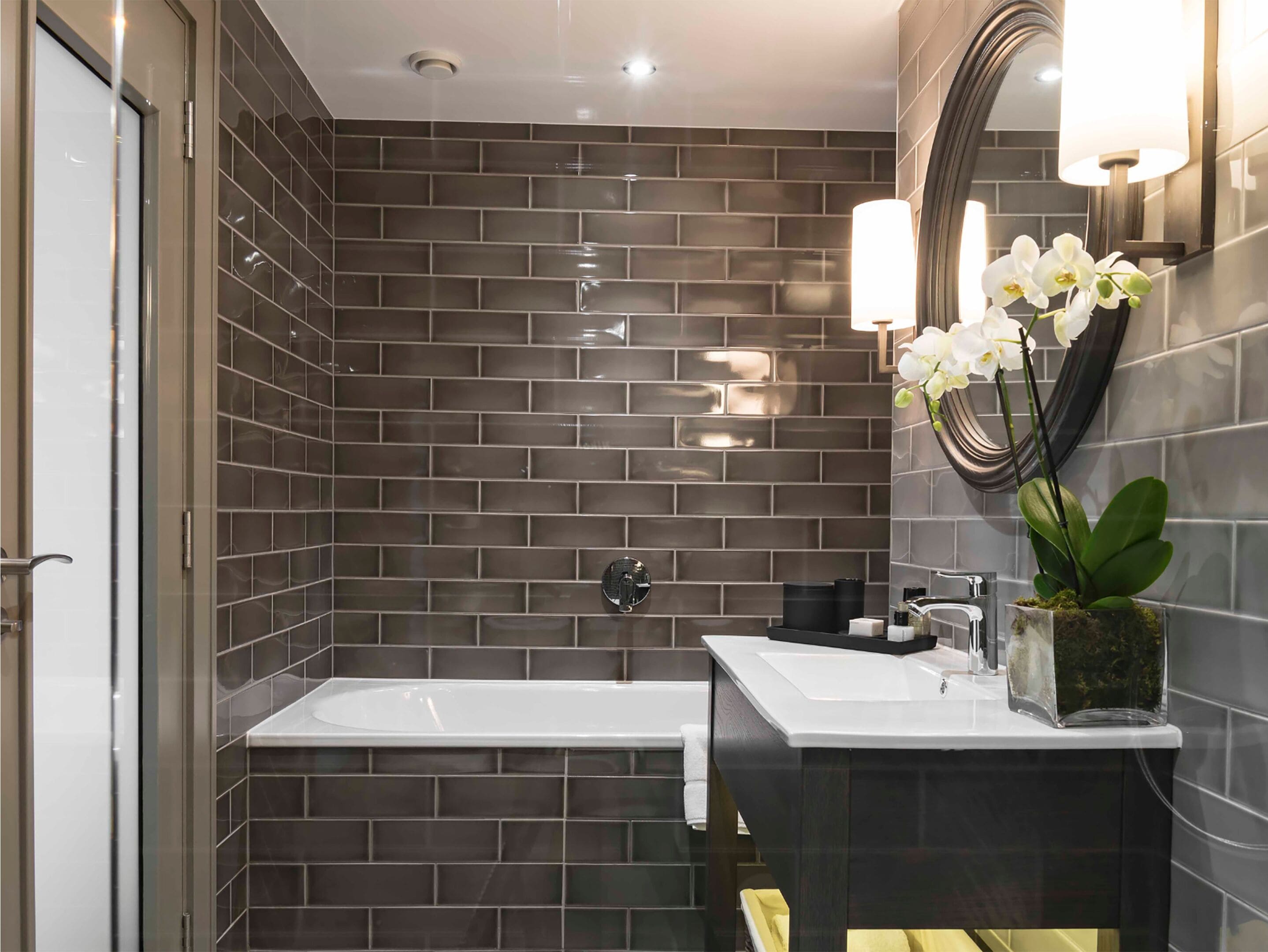 grand deluxe suite | bathroom | free toiletries, hair dryer, slippers, towels