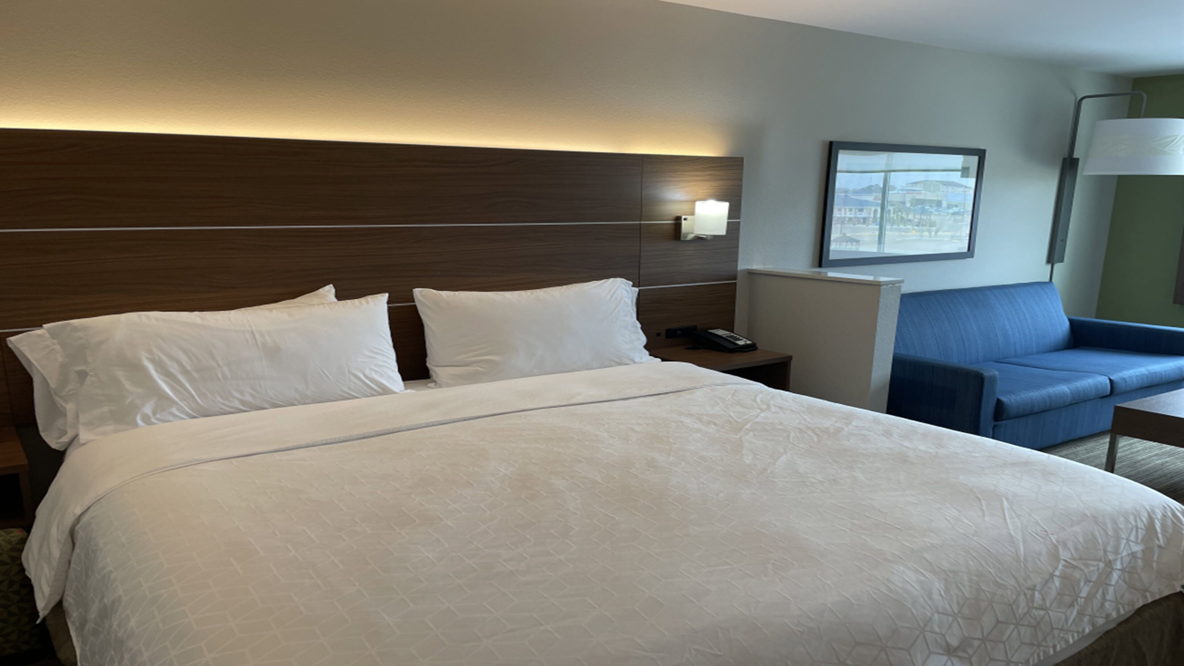 standard room, 1 king bed with sofa bed | in-room safe, desk, laptop workspace, blackout curtains