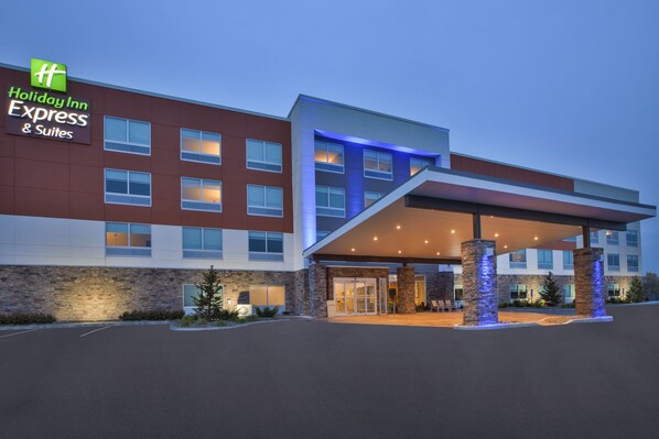 Exterior - Holiday Inn Express & Suites Parkersburg East by IHG (Parkersburg)