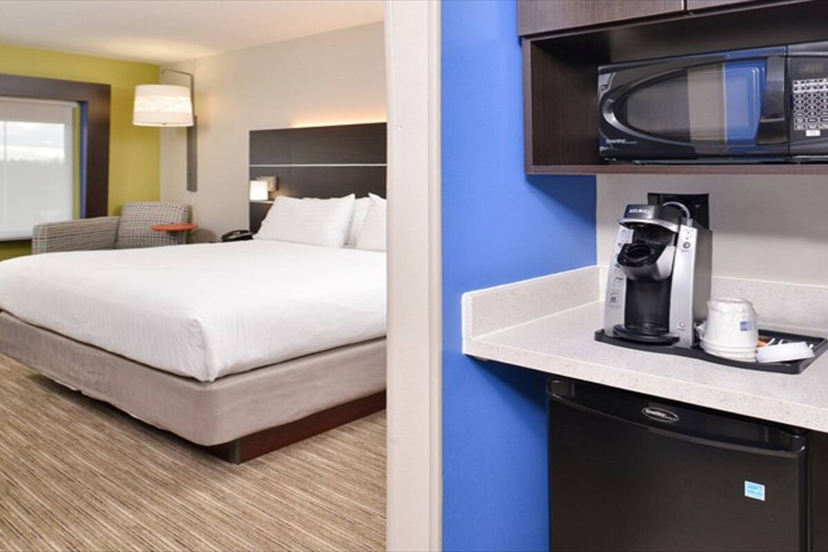 1 bedroom, in-room safe, desk, iron/ironing board