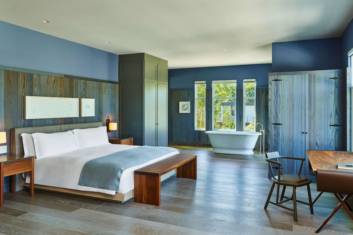 Room, 1 King Bed (Historic Manor)