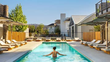 Outdoor pool, cabanas (surcharge), pool umbrellas