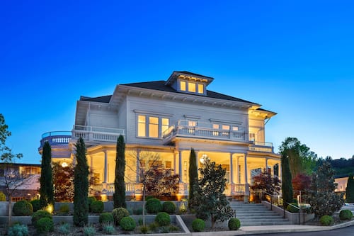 Breakfast, lunch, dinner served; American cuisine, garden views