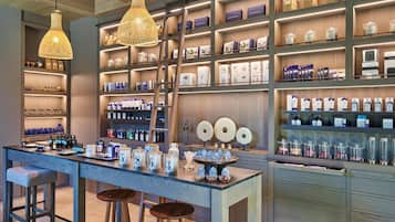 Couples treatment rooms, steam room, body treatments, aromatherapy