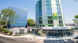 Unclassified image, 2 of 8, button - ibis Styles New York LaGuardia Airport (East Elmhurst)