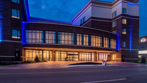 A modern hotel with a curved facade, large windows, and a well-lit entrance. - SpringHill Suites by Marriott Oklahoma City Downtown (Oklahoma City)