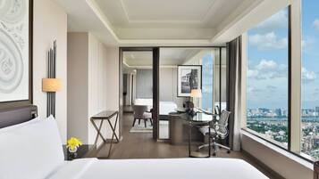 Executive Suite, 1 Double Bed | Egyptian cotton sheets, premium bedding, minibar, in-room safe