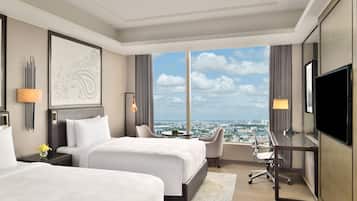 Egyptian cotton sheets, premium bedding, minibar, in-room safe