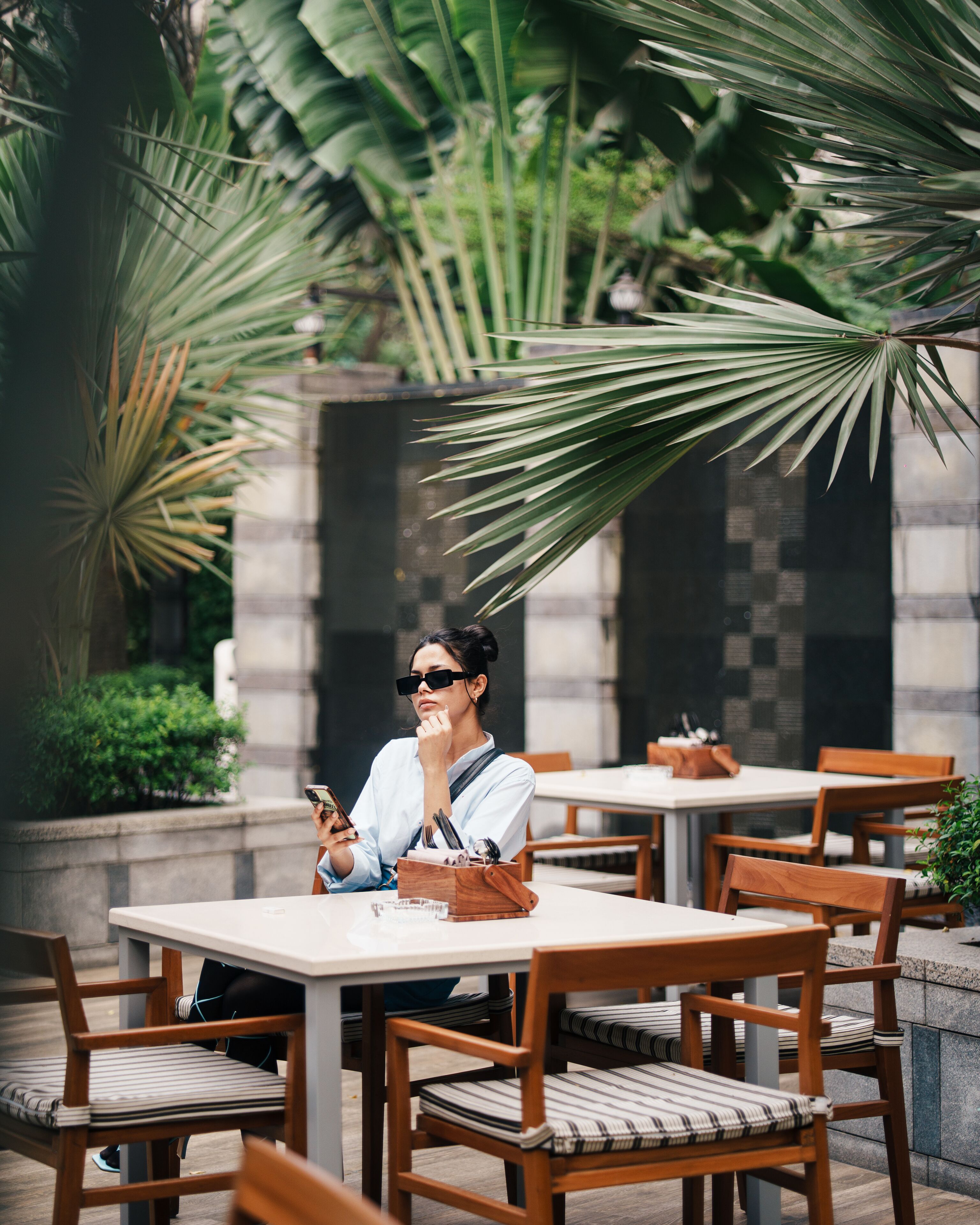 3 restaurants, lunch, dinner served; local and international cuisine