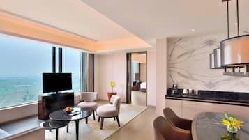 Suite Eksekutif, 1 Tempat Tidur Double | Seprai katun Mesir, seprai premium, minibar, dan brankas