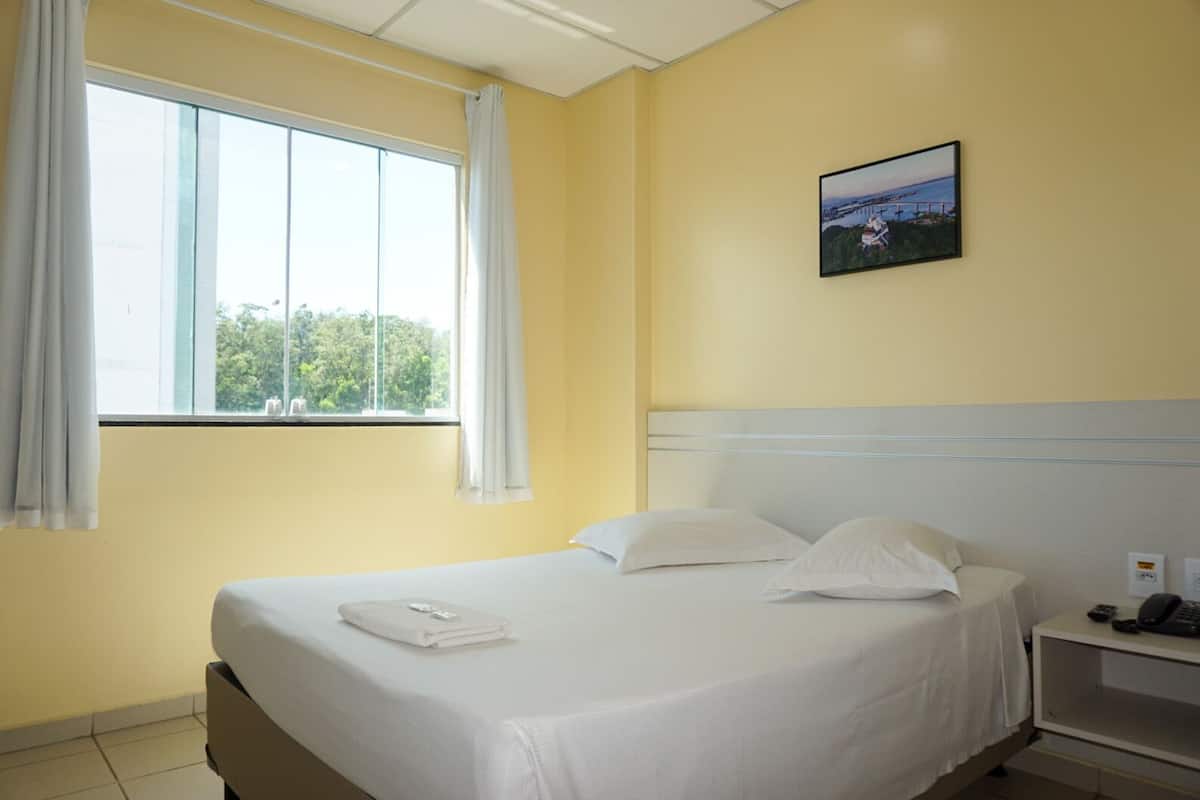 Basic Double or Twin Room, 1 Bedroom | Minibar, in-room safe, desk, blackout drapes
