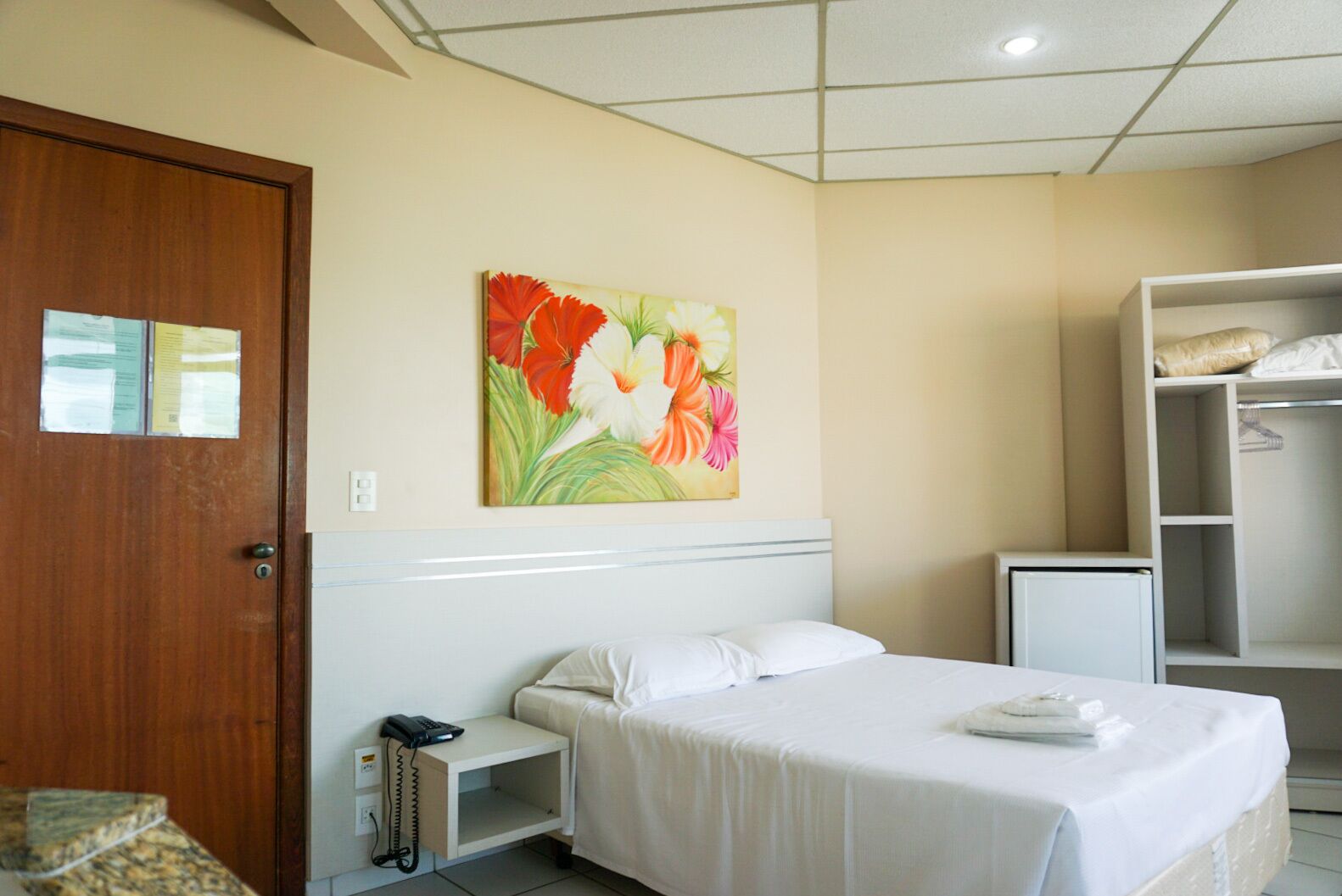 basic double or twin room, 1 bedroom | minibar, in-room safe, desk, blackout curtains