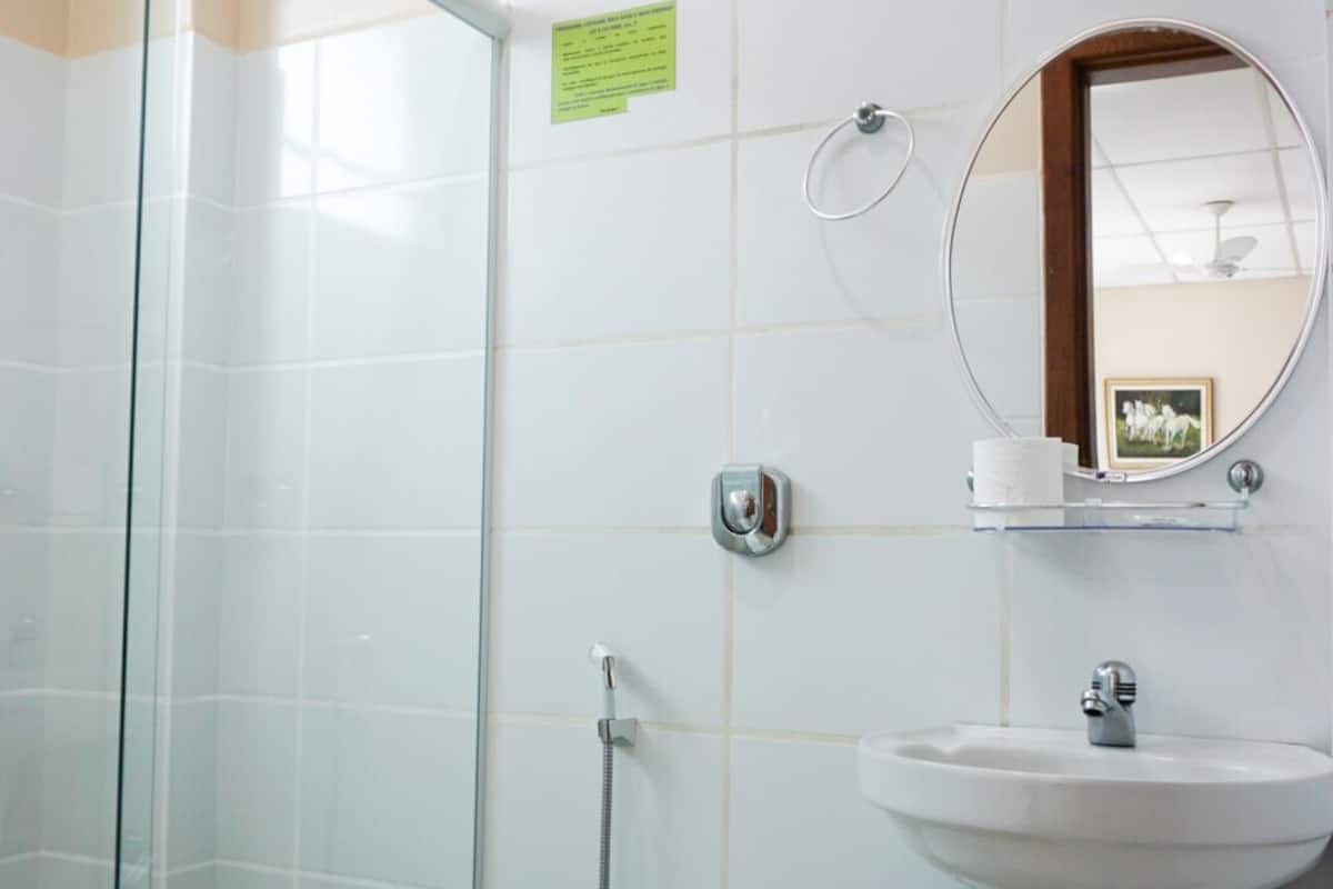 triple room | bathroom | shower, towels