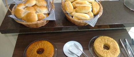 Breakfast, lunch and dinner served