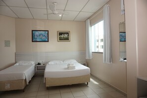Minibar, in-room safe, desk, blackout drapes - Lord Hotel Camburi (Serra)