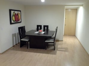 City Condo, 3 Bedrooms, Kitchen | In-room dining