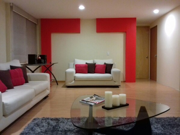 都會公寓客房, 3 間臥室, 廚房 | 客廳 | 50 吋LED 電視連衛星電視頻道、電視