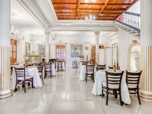 Se sirven desayunos, comidas, cenas y cocina mexicana 